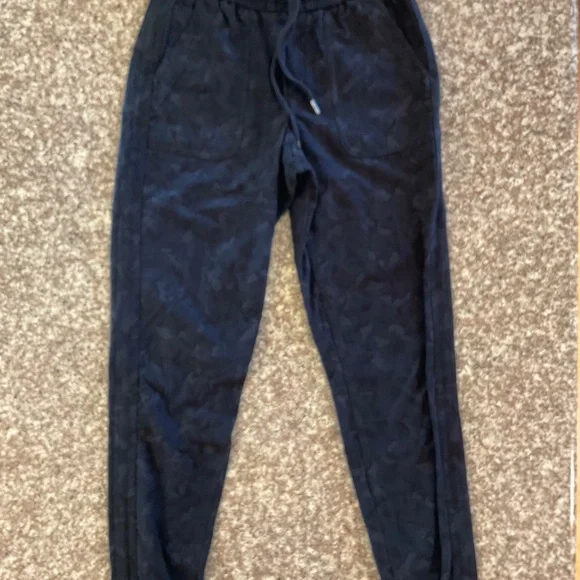 Athleta Farallon Jogger Blue Stratum Camo Size 6 Tall - Picture 2 of 8